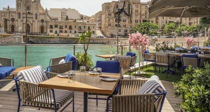 Modern, designer apartment - 2 minutes away from popular Sliema seafront.