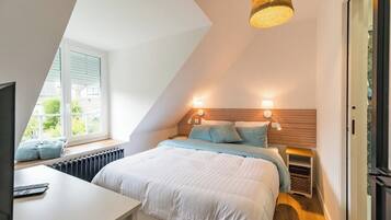 2 chambres, fer et planche à repasser, Wi-Fi, draps fournis