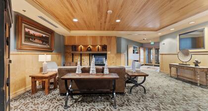 Cozy Condo in River Run Village with Private Balcony w/ Views and Fireplace