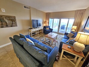 Smart TV, DVD player - Sandy Key 137: 2 BR/2 BA Beachfront in Perdido Key, FL On-Site Rental Office Sleeps 6 (Pensacola)
