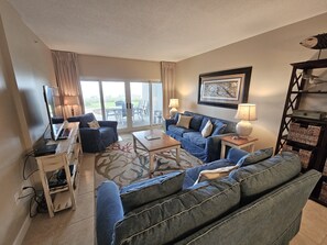 Smart TV, DVD player - Sandy Key 137: 2 BR/2 BA Beachfront in Perdido Key, FL On-Site Rental Office Sleeps 6 (Pensacola)