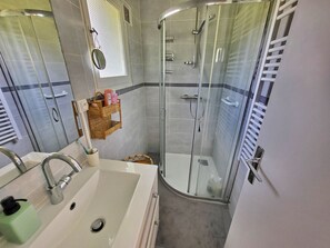 Een douche, een haardroger
