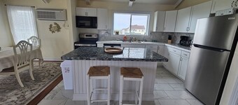 8528 Beach Rd, Semi-Oceanfront, Pool/Hot Tub