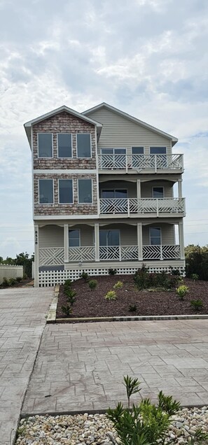 Exterior - 8528 Beach Rd, Semi-Oceanfront, Pool (Nags Head)
