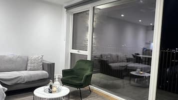 Apartment | Living area | TV