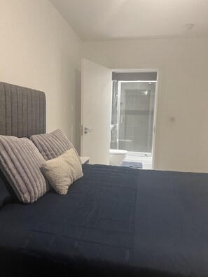 Interior - Riverside Retreat in Barking (Barking)