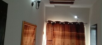 Charming 6-bedroom hotel with AC and WiFi in delightful Lahore