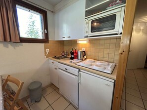 Kühlschrank, Herdplatte, Geschirrspüler