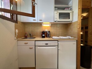 Kühlschrank, Herdplatte, Geschirrspüler