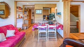 TV - Charming apartment with wifi, ski-in/ski-out in Val-d'Isère (Val-d'Isère)