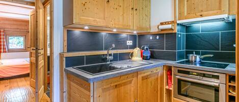 Réfrigérateur, micro-ondes, four, lave-vaisselle