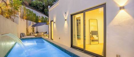 Outdoor pool, pool loungers