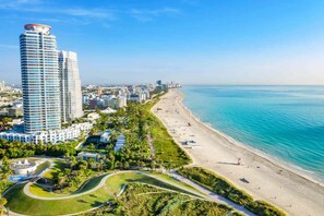 Beach - Miami Lakefront 5BR Pool | Near Beach | Sleeps 14 (Miami)