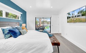 5 bedrooms, desk, iron/ironing board, travel cot