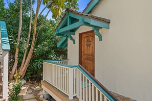 Exterior detail - Blue Ocean View Retreat | Minutes to Beach (Summerland)