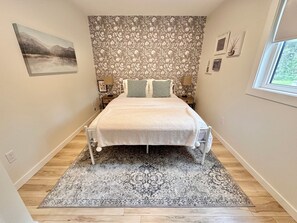 1 bedroom, desk, WiFi, bed sheets