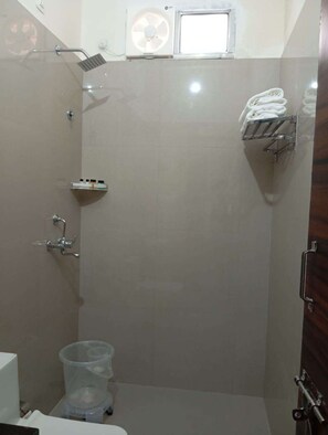 Suite | Bathroom | Shower, free toiletries, towels, soap - Vidhus Lado Home Ranthambhore (Sawai Madhopur)