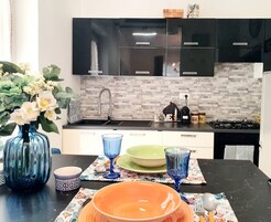 Apartamento Confort, vistas al patio | Servicio de comidas en la habitación