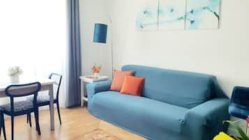 Comfort Apartment, Courtyard View | Living area | 65-inch Smart TV with satellite channels, TV, Netflix