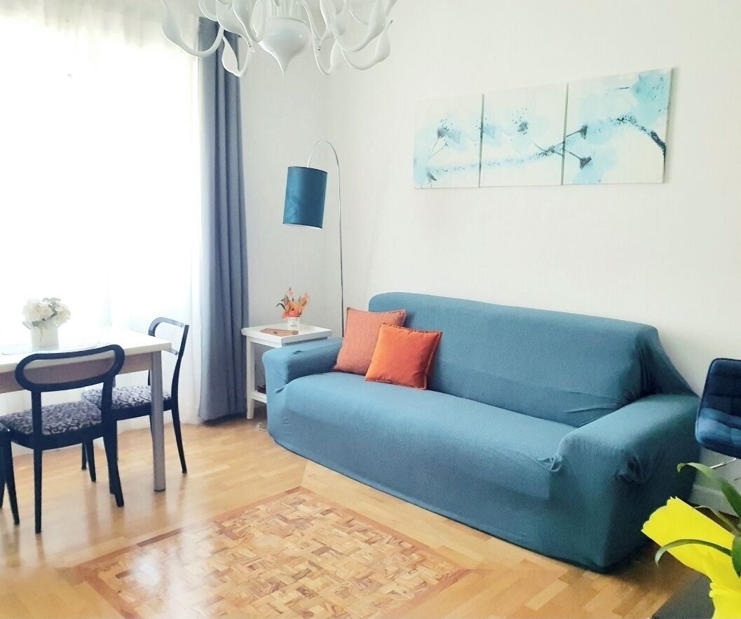 Comfort Apartment, Courtyard View | Living area | 65-inch Smart TV with satellite channels, TV, Netflix