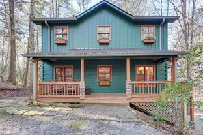 Interior - Secluded Cherry Log Cabin w/ Hot Tub + Swings! (Cherry Log)
