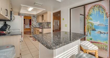 11 Mi to Dtwn: Ocala Home w/ Screened-in Lanai!