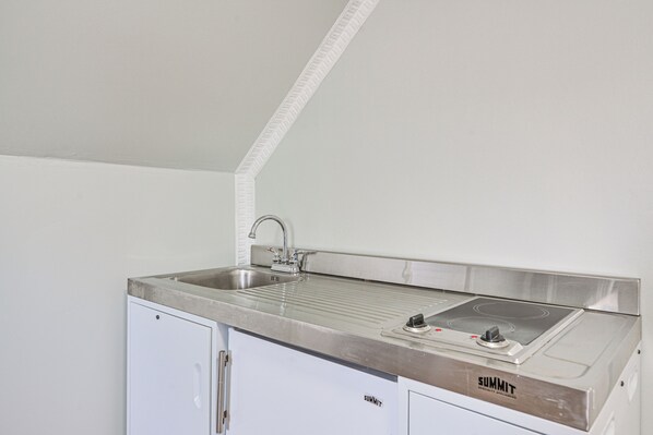 House (2 Bedrooms) | Interior - Long Island Duplex By Airport & Train (Valley Stream)