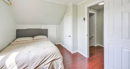 Long Island Duplex By Airport & Train