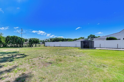 Long Island Duplex By Airport & Train
