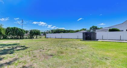 Long Island Duplex By Airport & Train