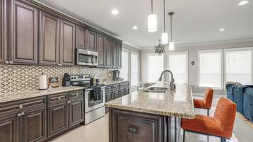 Microwave, oven, kompor, dan mesin pencuci piring