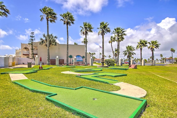 House (2 Bedrooms) | Interior - 5 Mi to Beaches: Sunny Port Isabel Golf Retreat (Port Isabel)