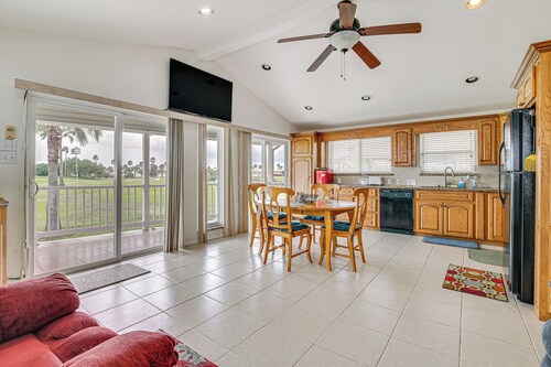 5 Mi to Beaches: Sunny Port Isabel Golf Retreat