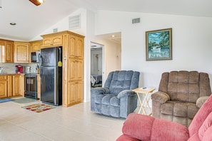 House (2 Bedrooms) | Interior - 5 Mi to Beaches: Sunny Port Isabel Golf Retreat (Port Isabel)