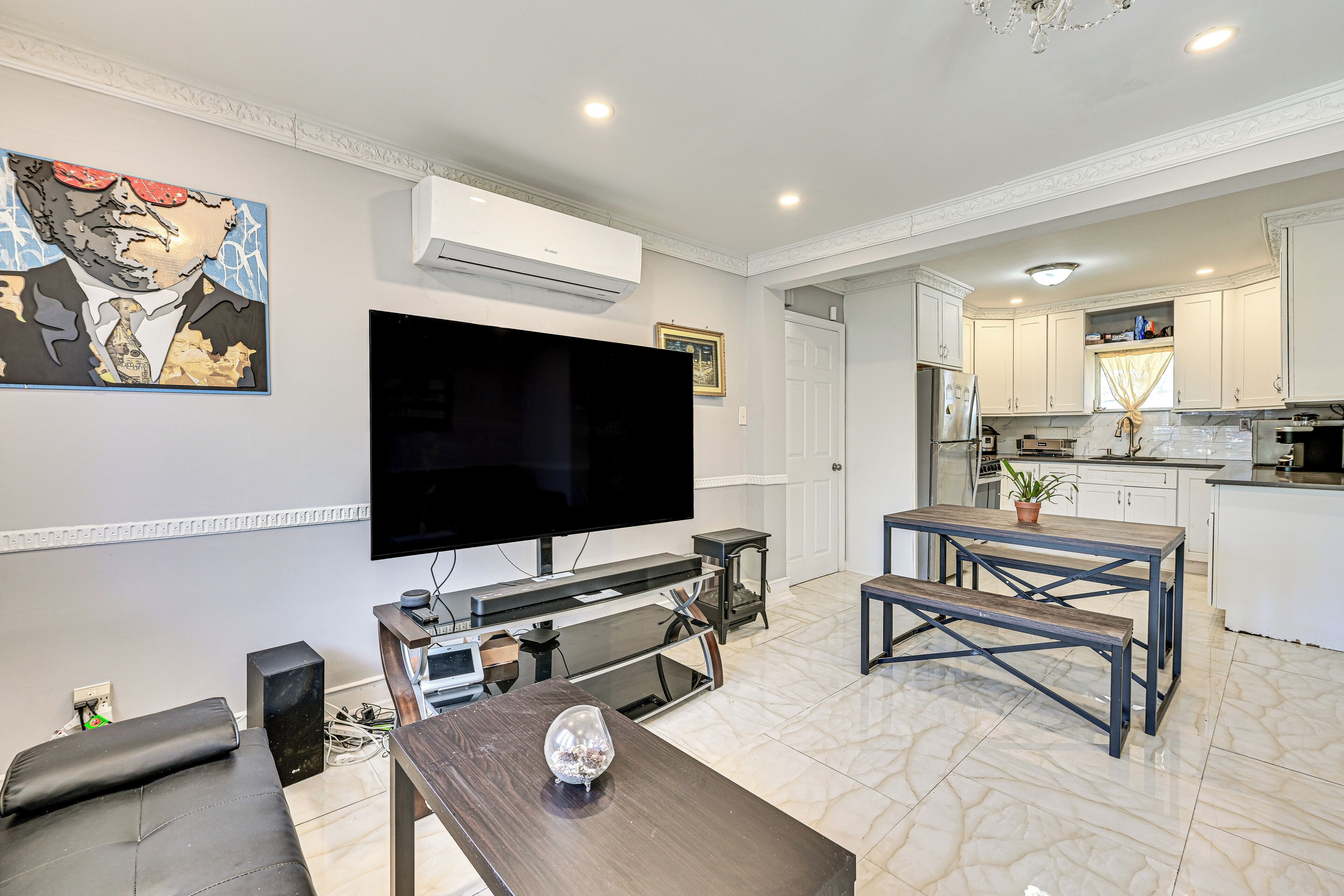 House (2 Bedrooms) | Interior