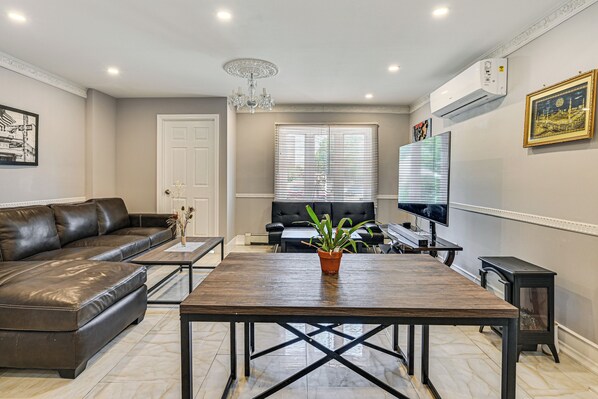 House (2 Bedrooms) | Interior - Pet-friendly Valley Stream Duplex - 1 Mi to Mall! (Valley Stream)