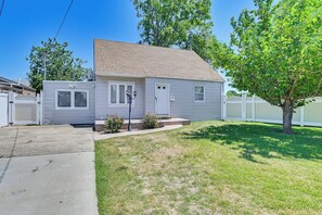 House (2 Bedrooms) | Interior - Pet-friendly Valley Stream Duplex - 1 Mi to Mall! (Valley Stream)