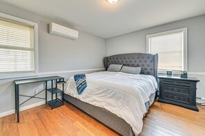 House (2 Bedrooms) | Interior - Pet-friendly Valley Stream Duplex - 1 Mi to Mall! (Valley Stream)