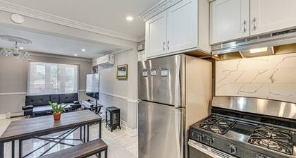 Pet-friendly Valley Stream Duplex - 1 Mi to Mall!