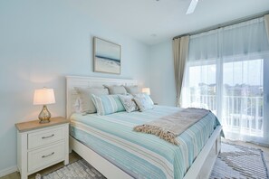 Interior - Walk to Beach! Waterfront Hudson Townhome (Hudson)