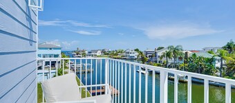 Steps to Dock & Sand! Waterfront Hudson Retreat