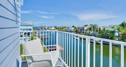 Steps to Dock & Sand! Waterfront Hudson Retreat