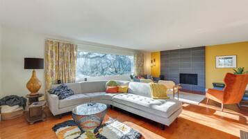 House (2 Bedrooms) | Front of property