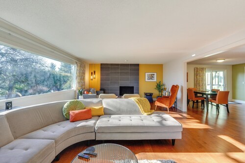 Medford Vacation Rental w/ En-suite Bathrooms!