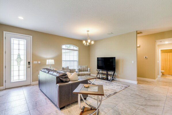 House (4 Bedrooms) | Interior