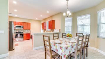 House (4 Bedrooms) | Interior
