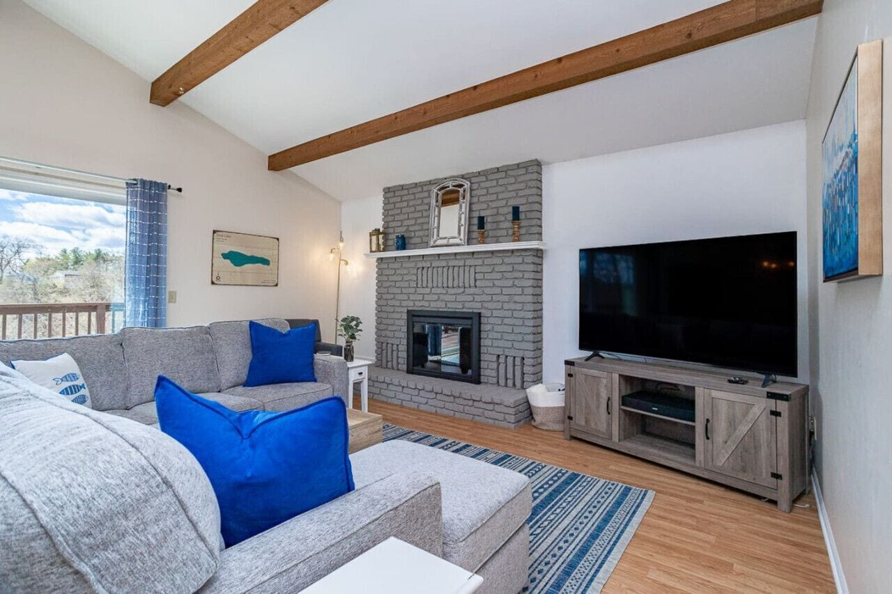 Smart TV, fireplace, books