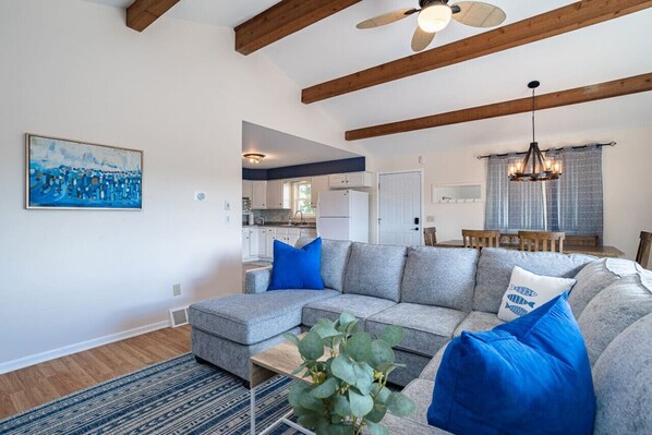 Smart TV, fireplace, books - Deep Lake: 25 min to WI Dells, Family & Dog friendly (Oxford)