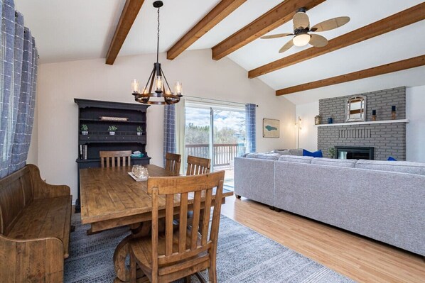 Dining - Deep Lake: 25 min to WI Dells, Family & Dog friendly (Oxford)