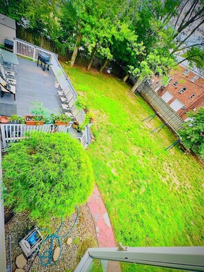 Terrace/patio - Spacious 6-bedroom house in Edison near TopGolf & Supercharge with AC, WiFi (Edison)